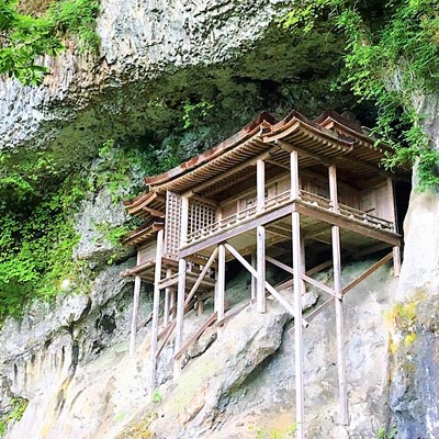 投入堂