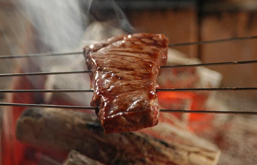 お食事処 炙り房「翡翠桟敷」(かわせみさじき)