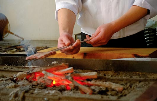 お食事処 炙り房「翡翠桟敷」(かわせみさじき)
